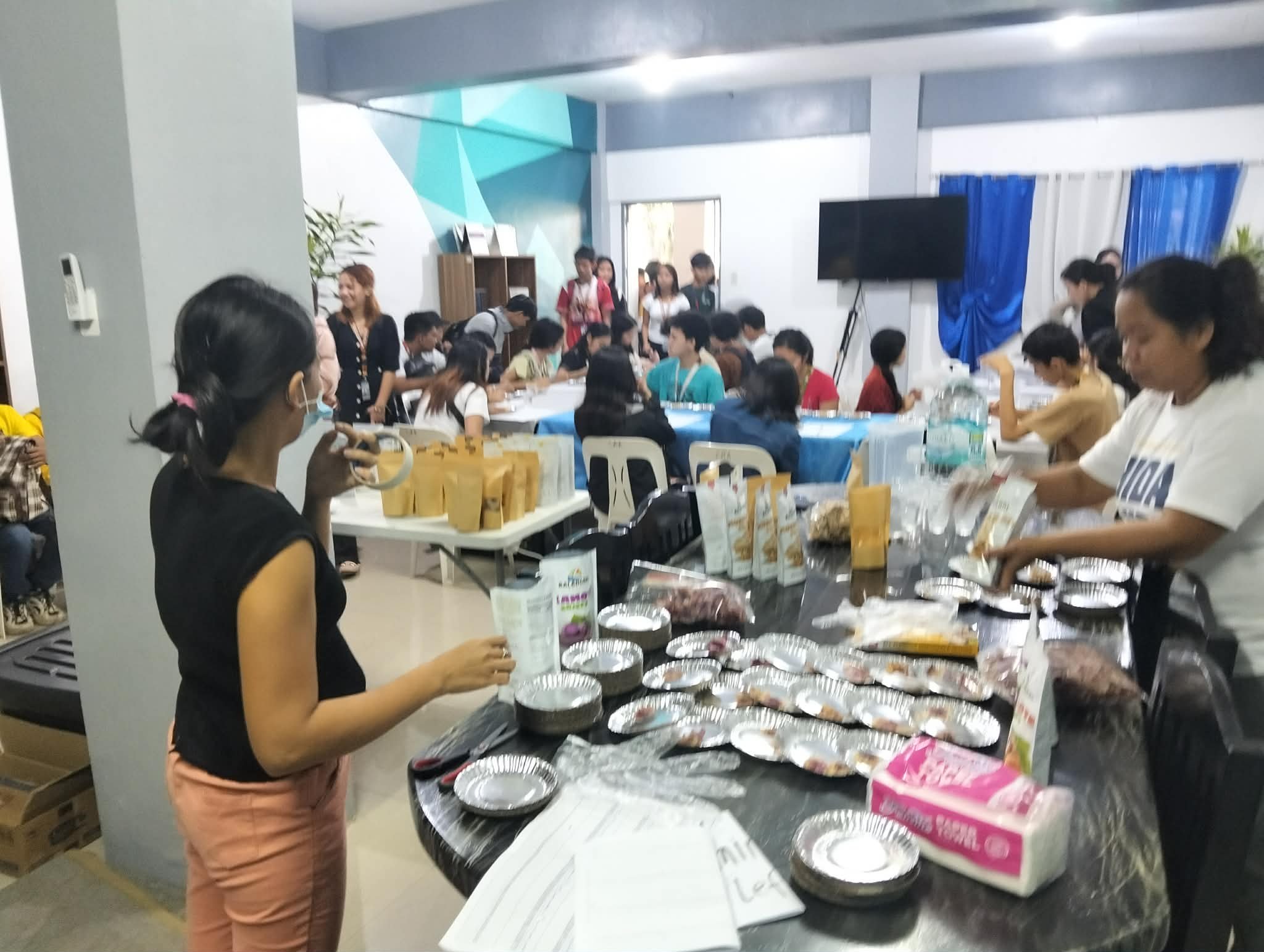 Food tasting event activity with large group