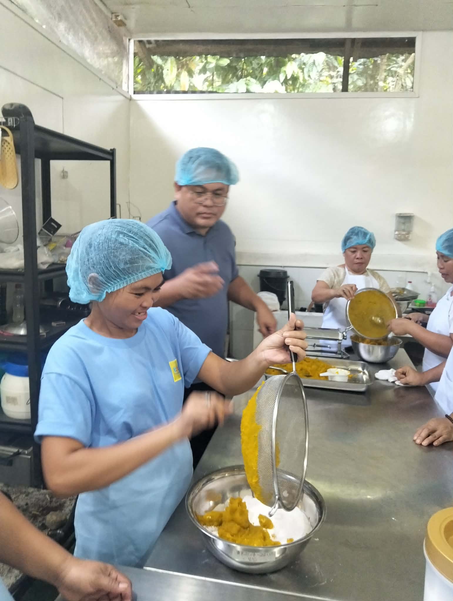 Food processing training in the kitchen